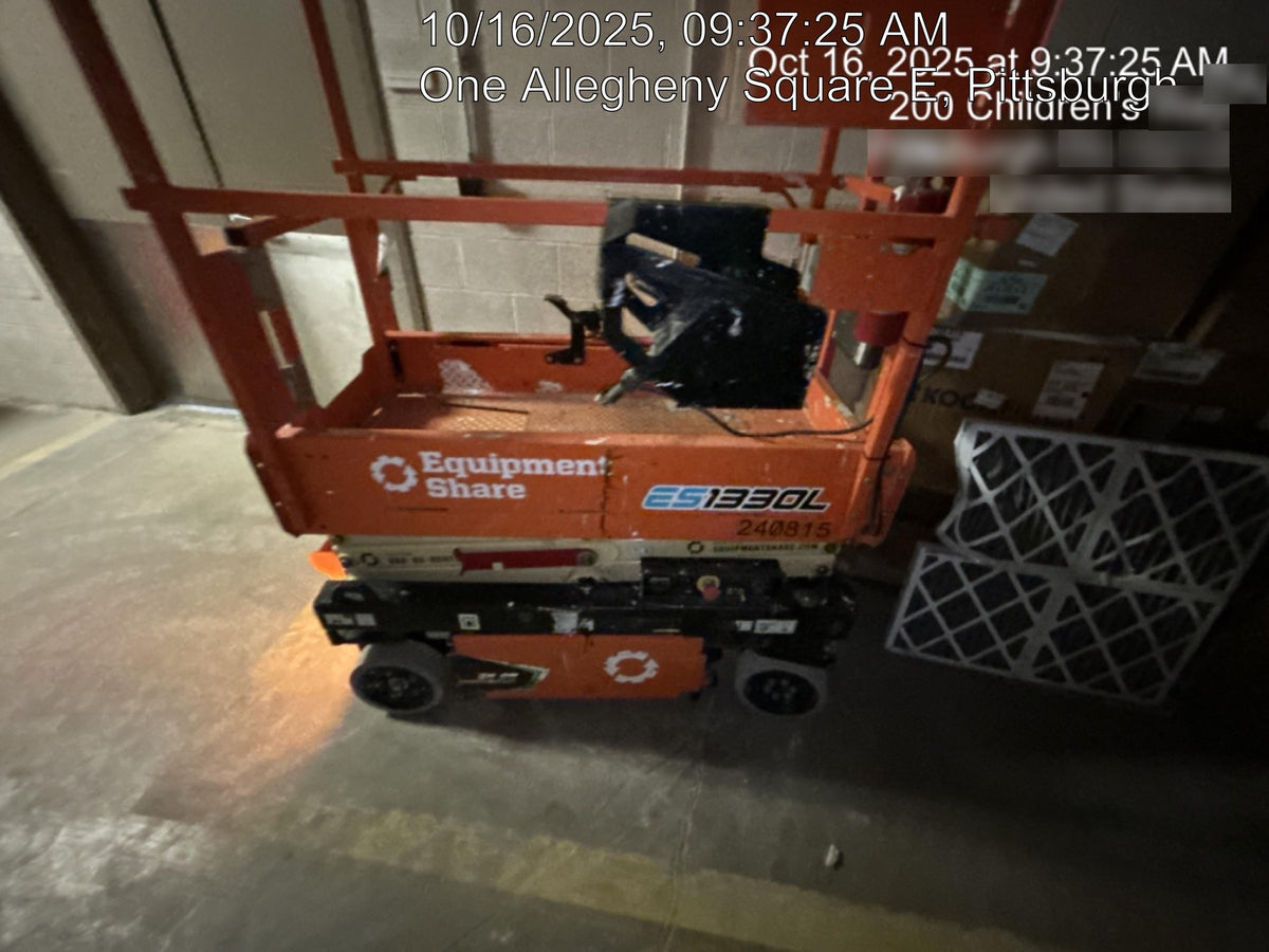 2022 JLG ES1330L