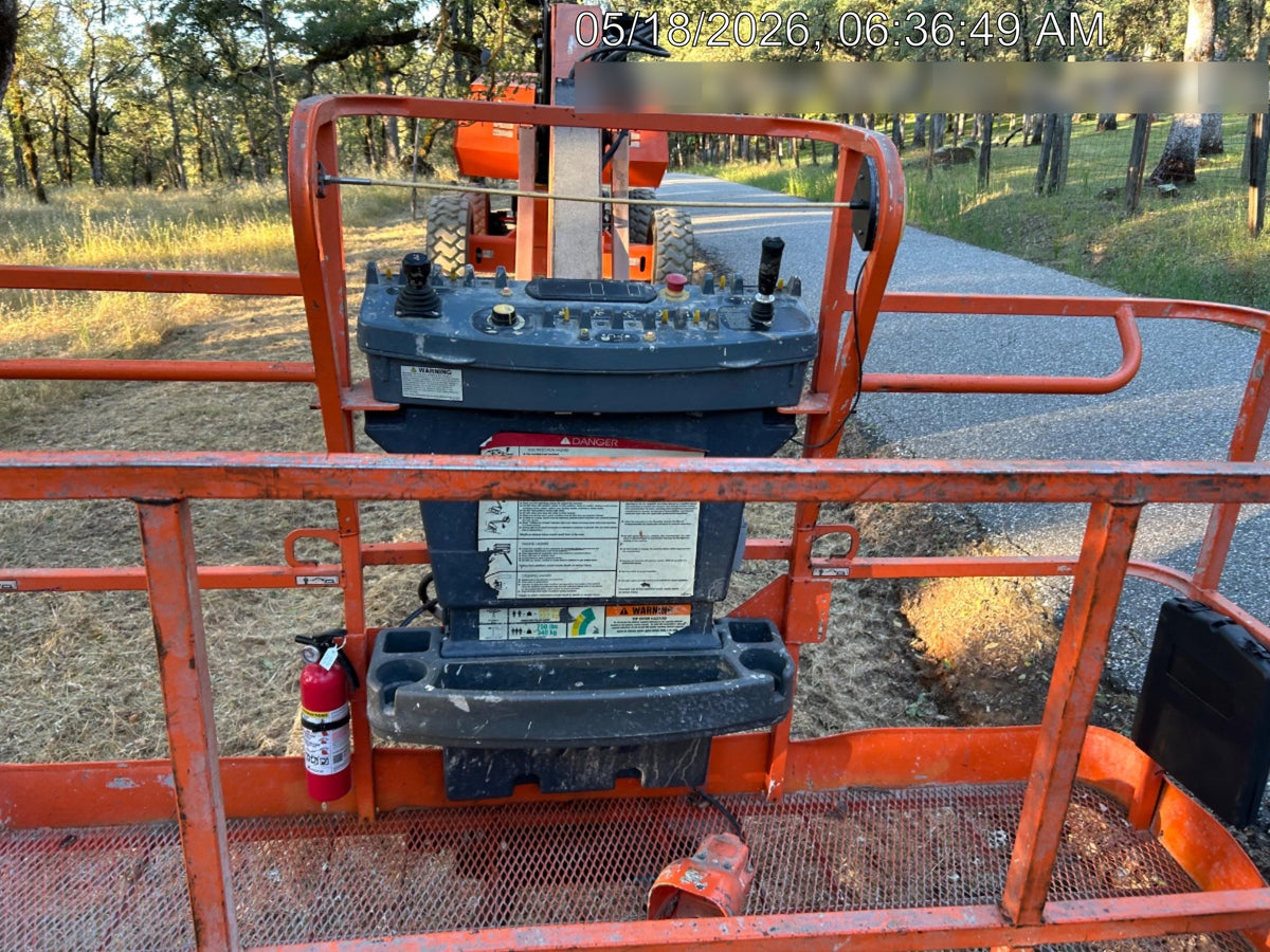 2023 JLG 860SJ