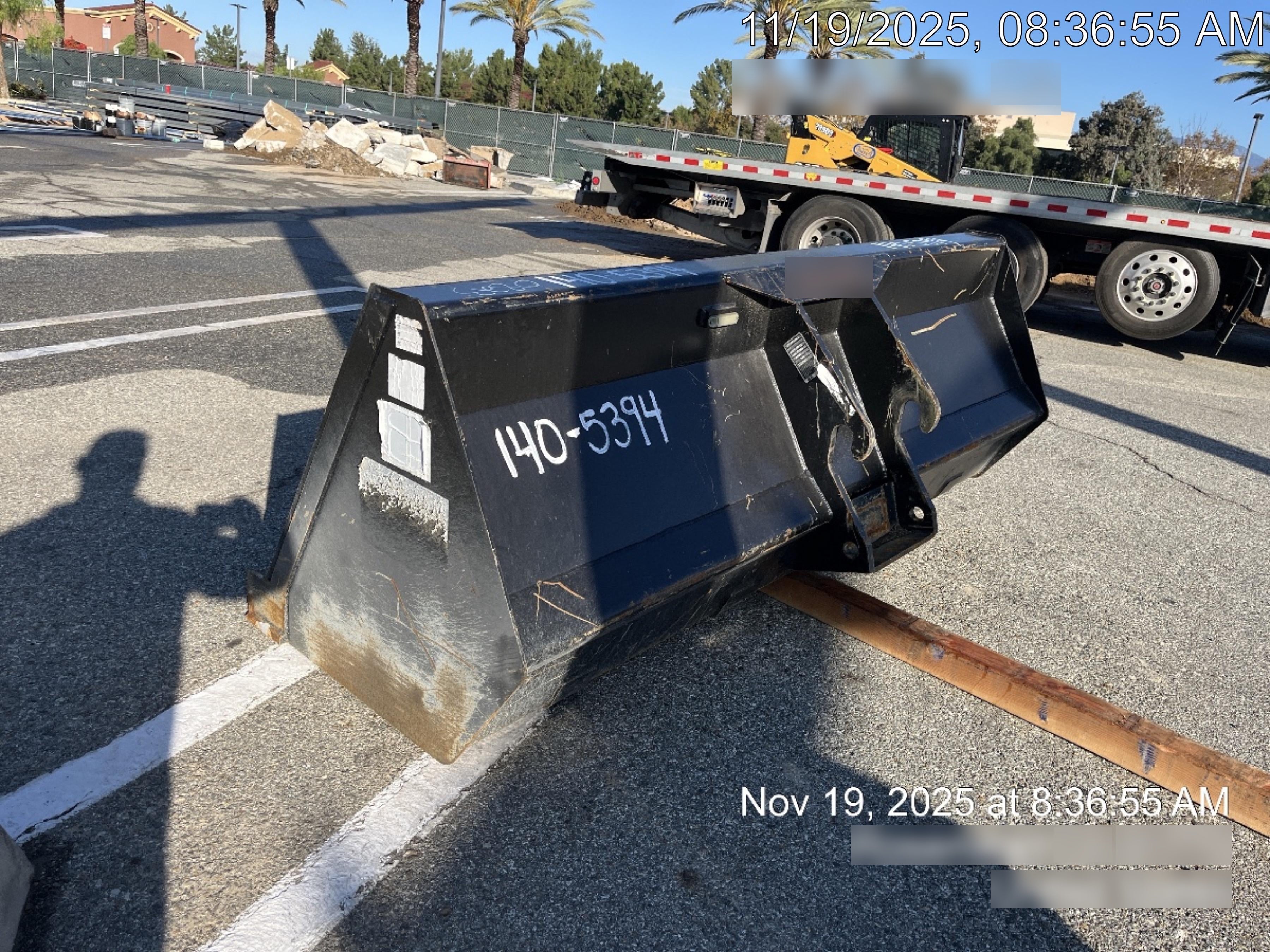 2025 JLG 1001100823