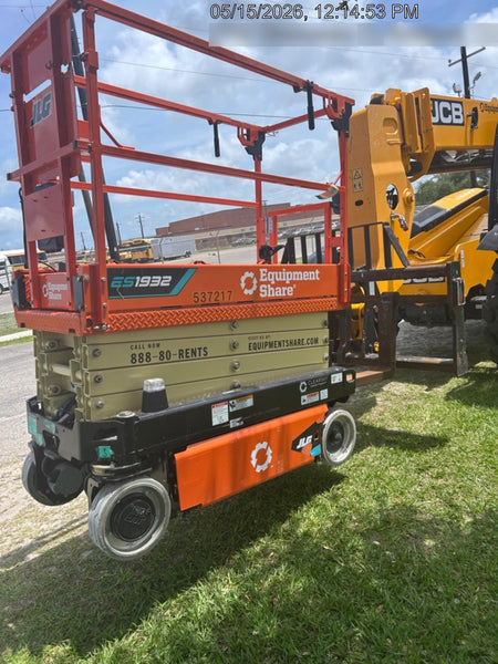 2025 JLG ES1932