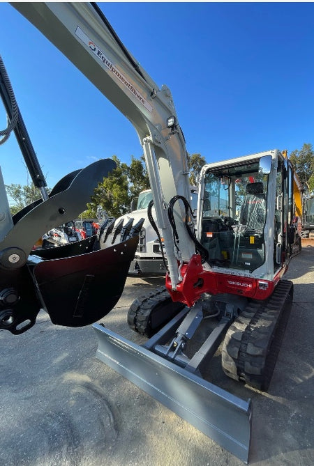 2024 TAKEUCHI TB250-2CR