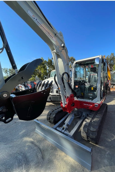 2024 TAKEUCHI TB250-2CR