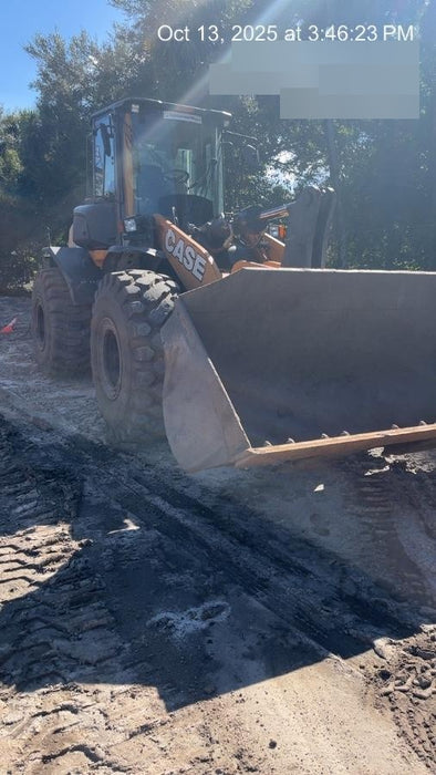 2018 Case 821G CLOSED CAB, JRB 418 STYLE HYD COUPLER