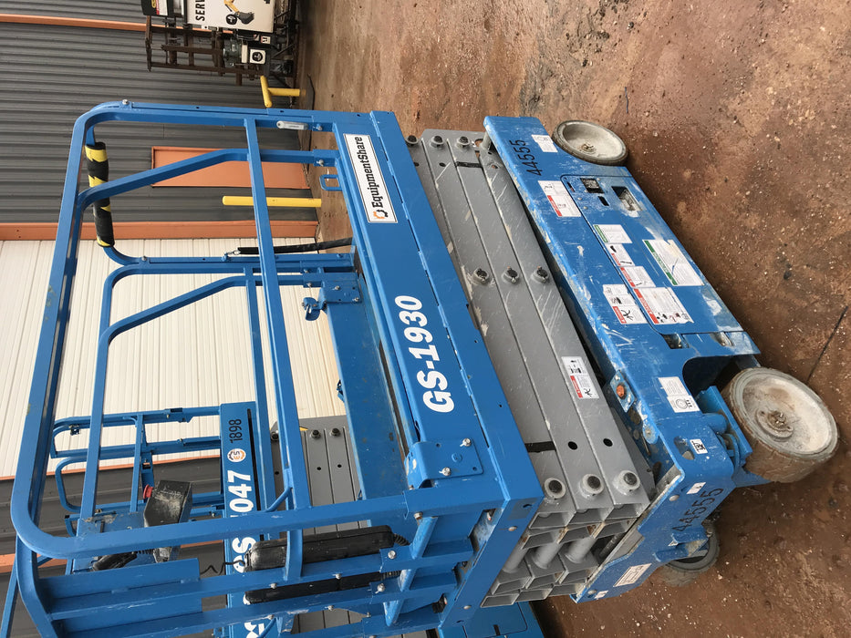 2019 Genie GS-1930 Fixed rails with chain Entry