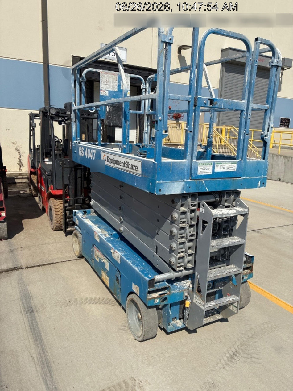 2019 Genie GS-4047 Folding rails with half height swing gate