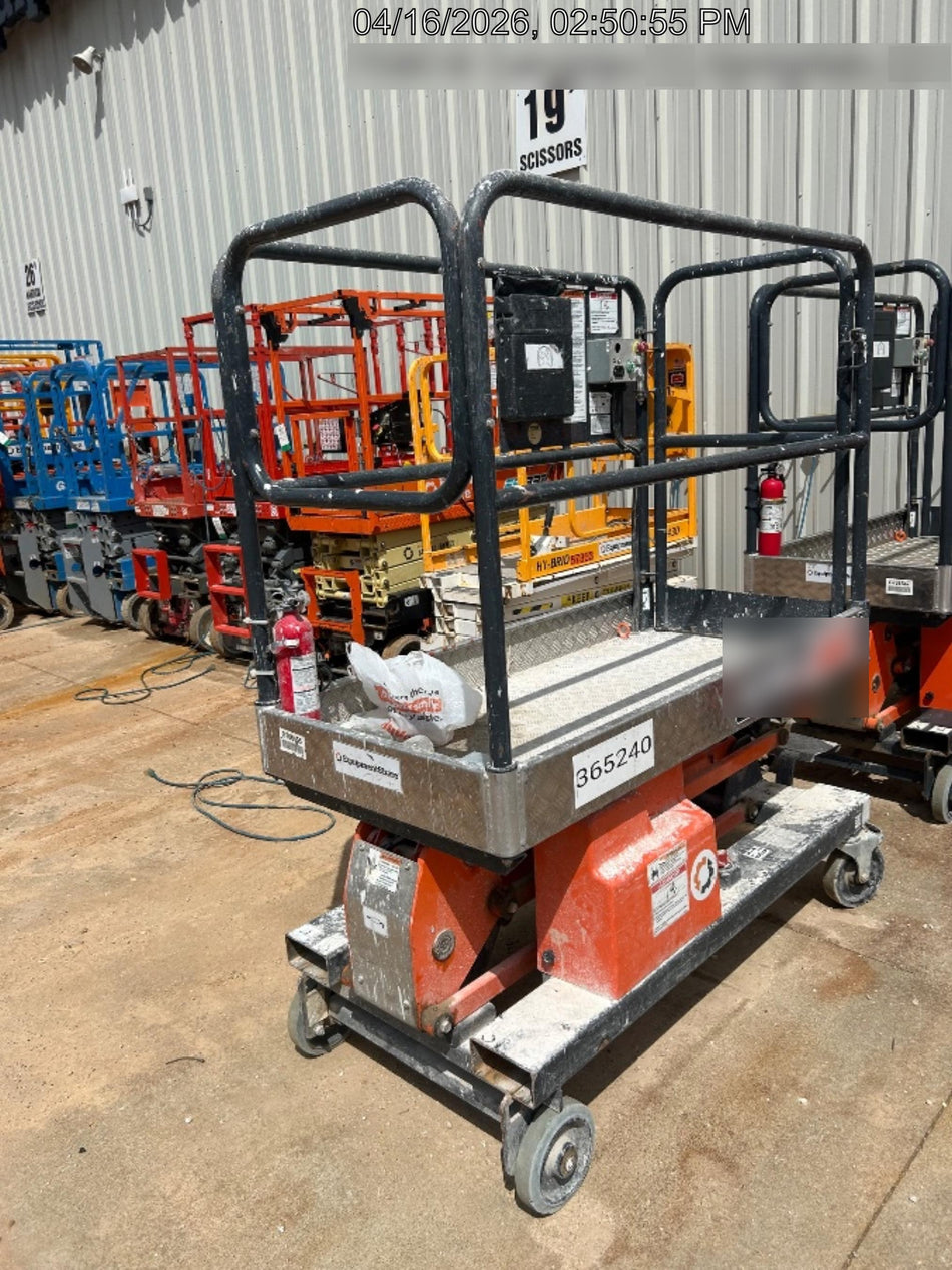 2023 JLG 1030P