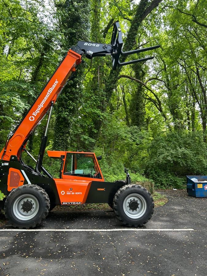2025 SKYTRAK 8042
