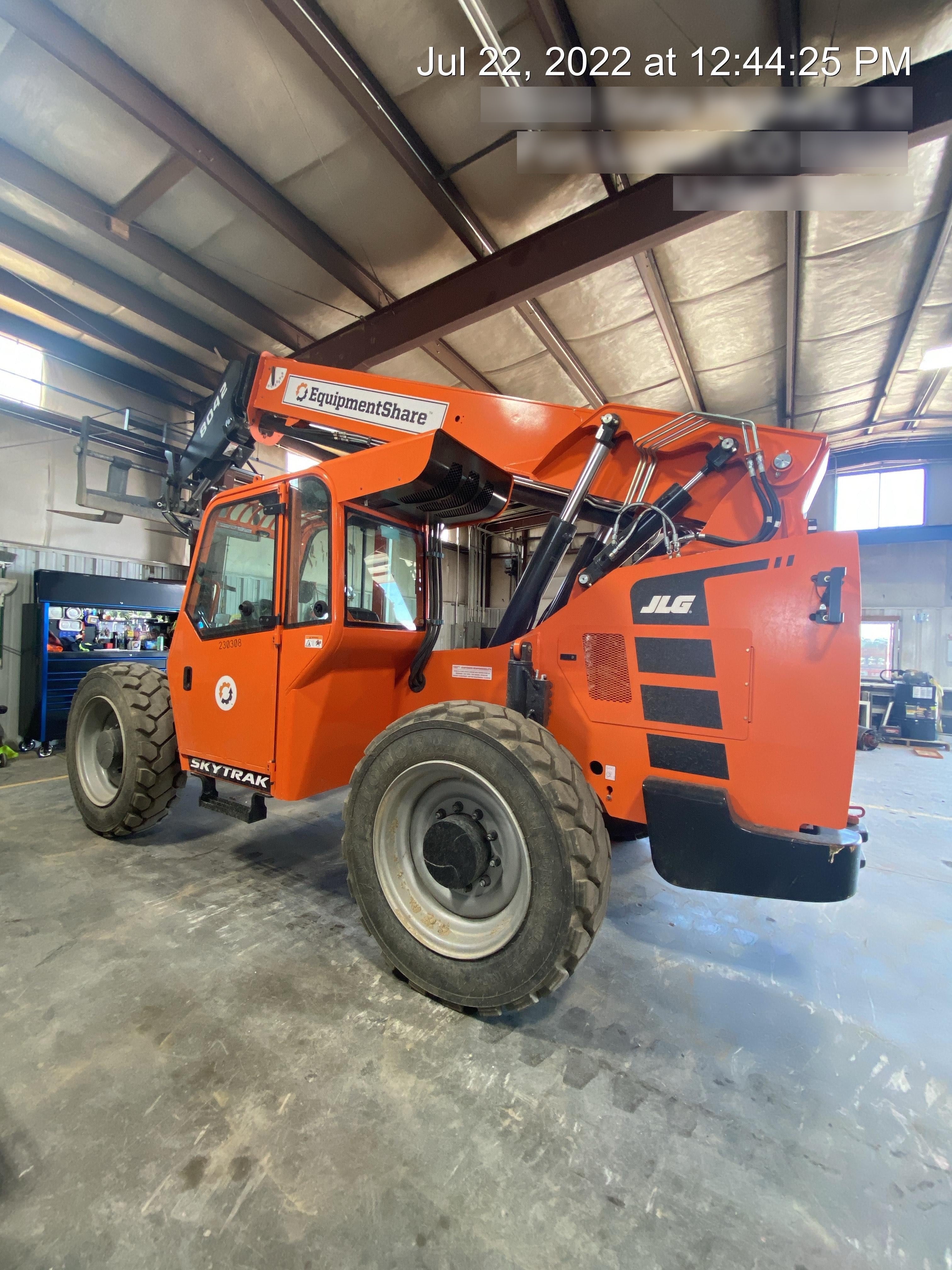 2022 SKYTRAK 8042