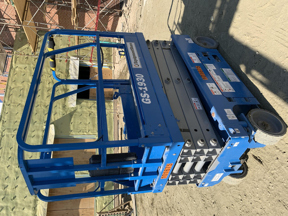 2020 Genie GS-1930 Fixed rails with chain entry gate - Pre A92.20