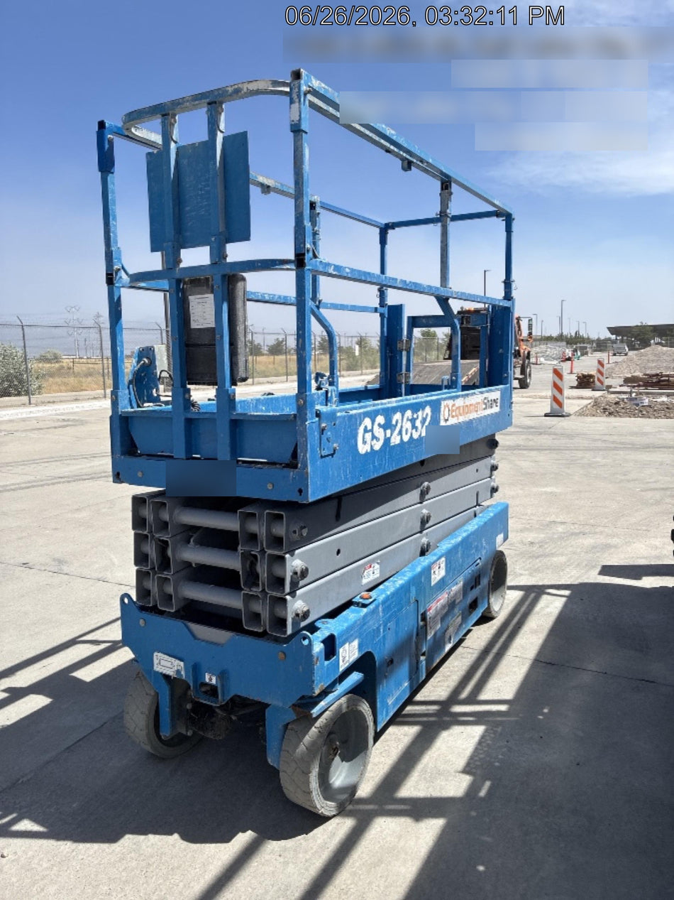 2019 Genie GS-2632 Folding rails with half height swing gate