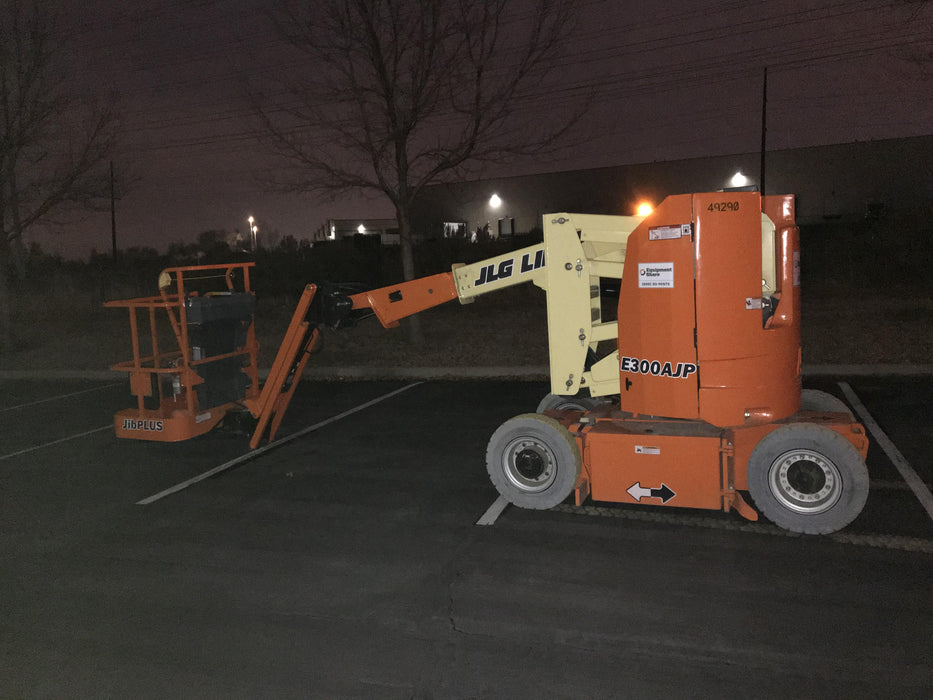 2019 JLG E300AJP