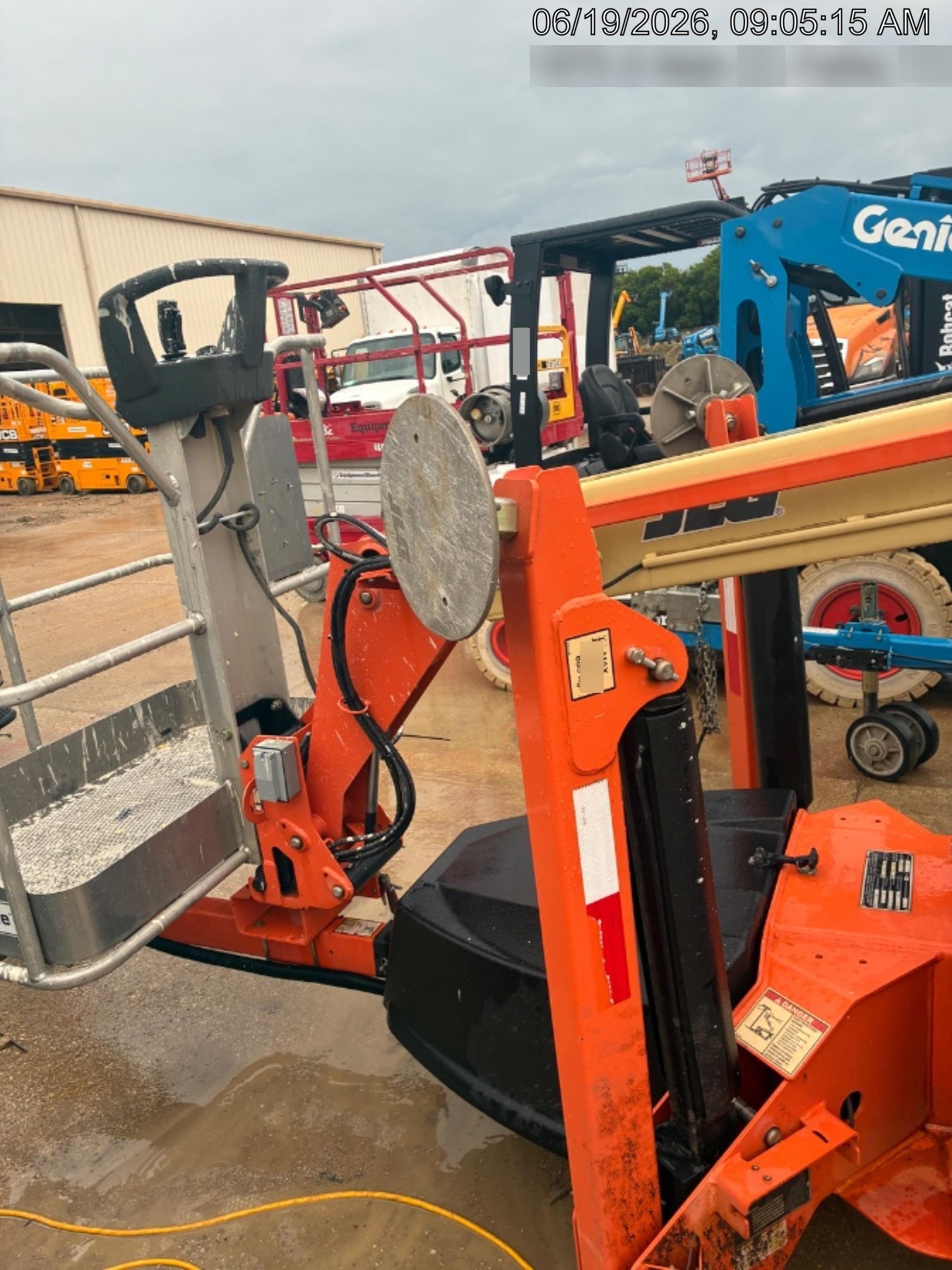 2022 JLG T350