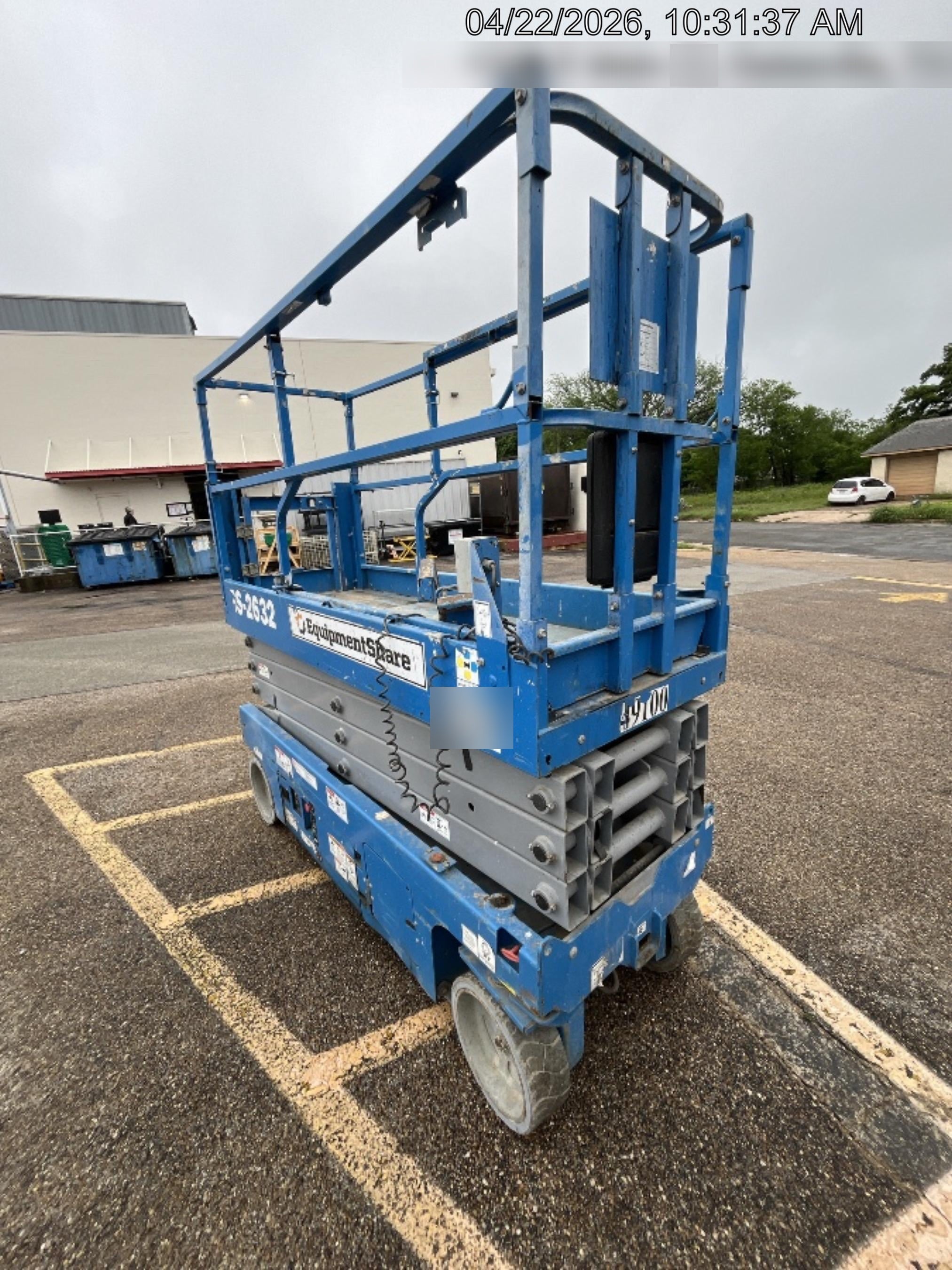2019 Genie GS-2632 Folding rails with half height swing gate