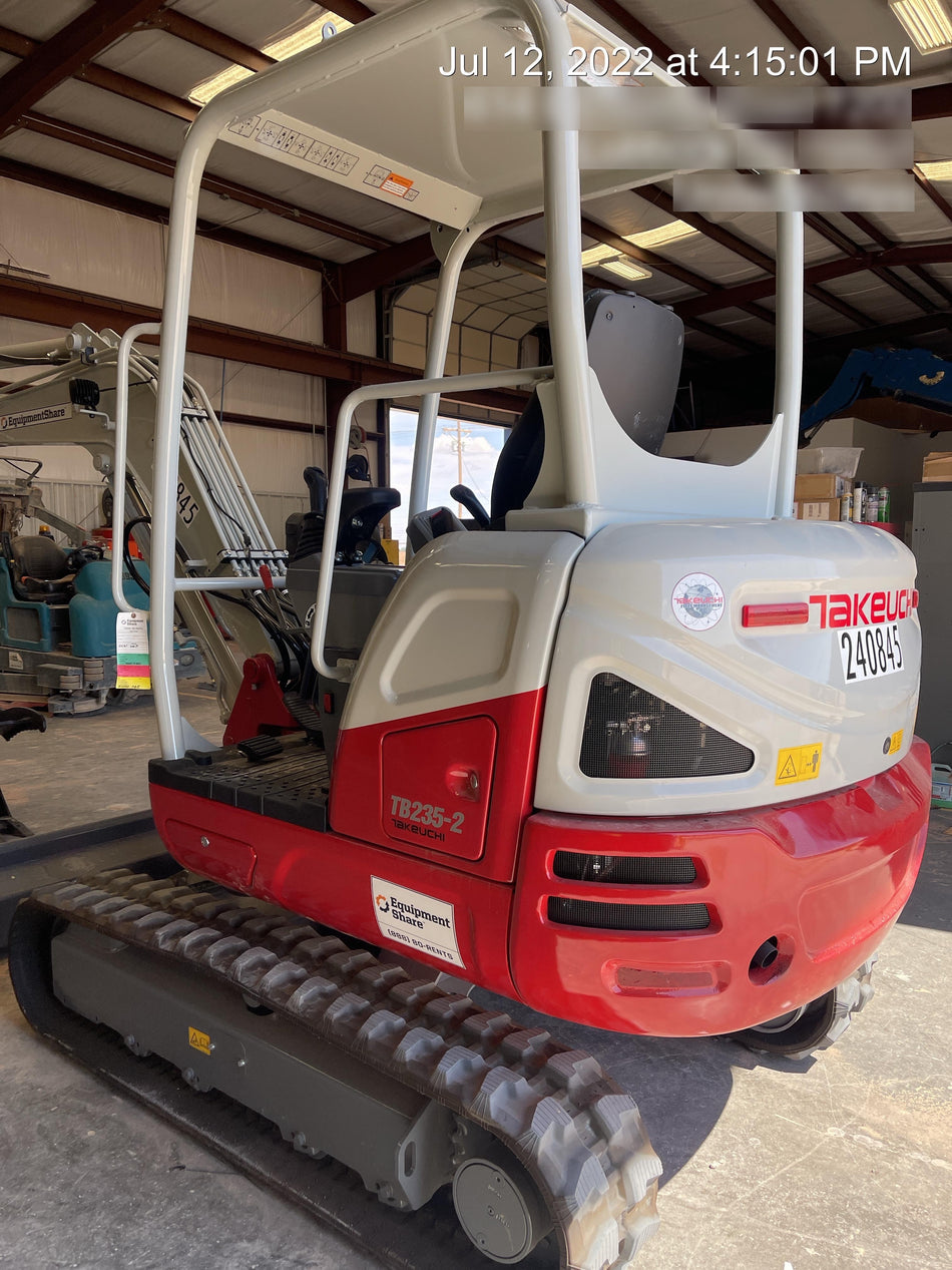 2022 TAKEUCHI TB235-2R