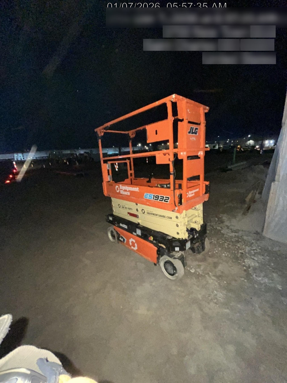 2023 JLG ES1932