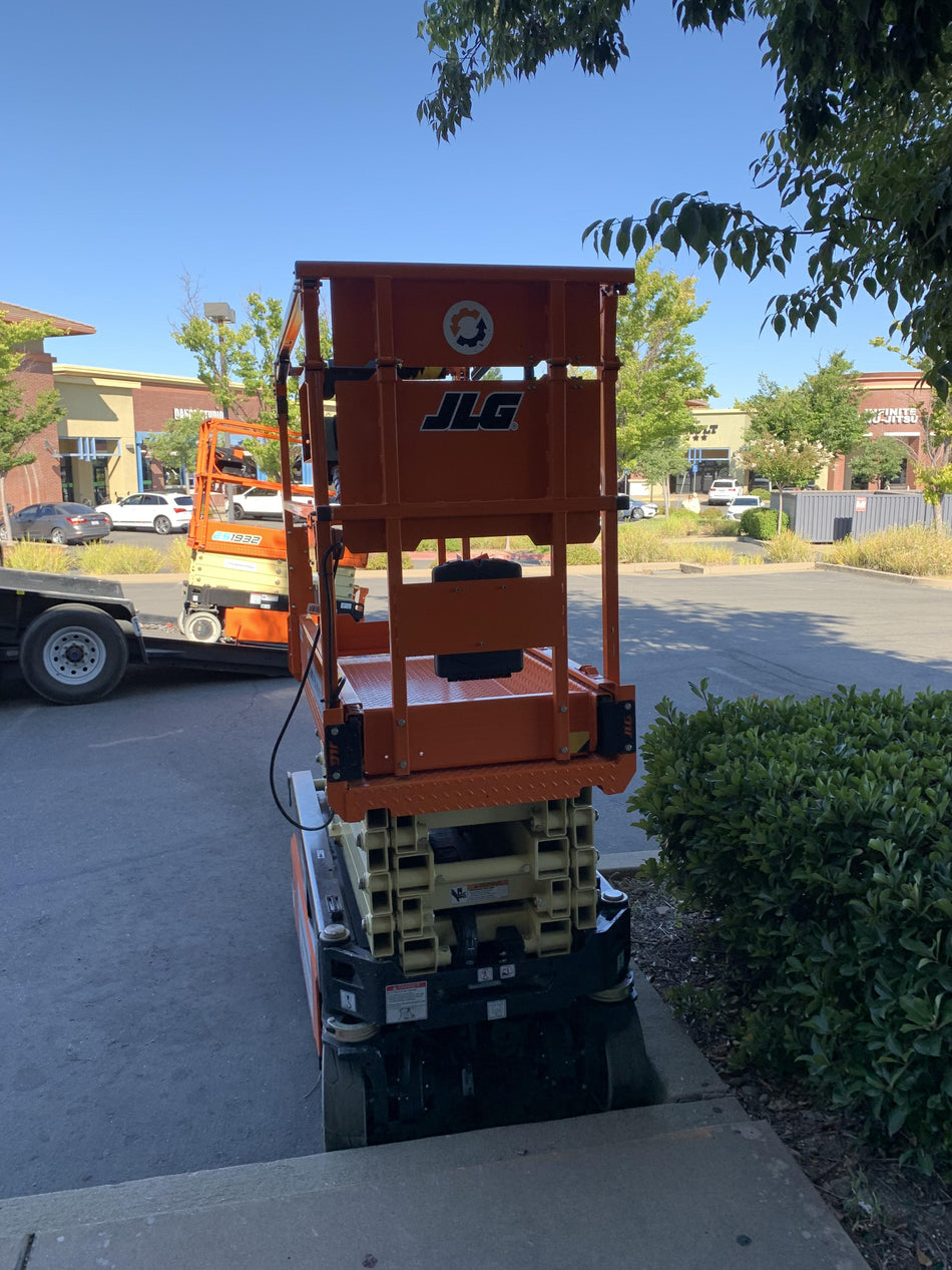 2022 JLG ES1932