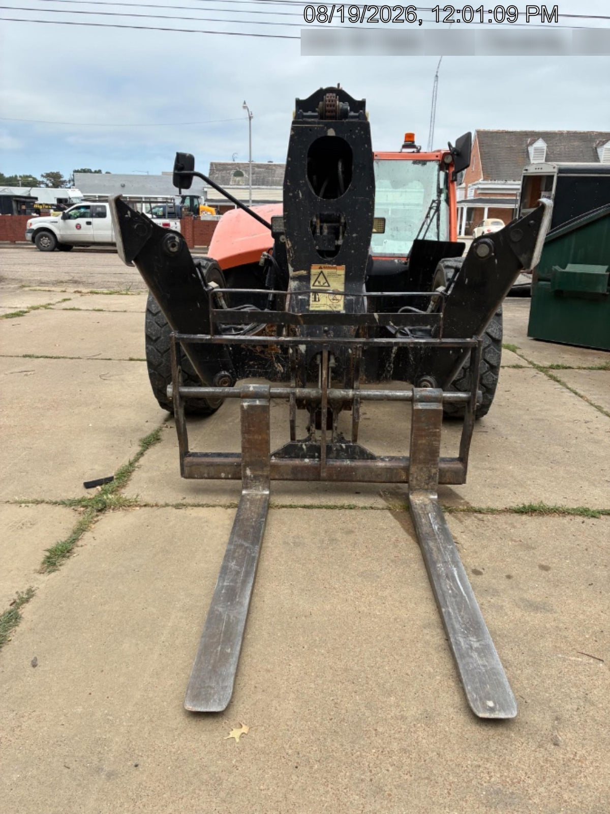 2016 JLG 1055