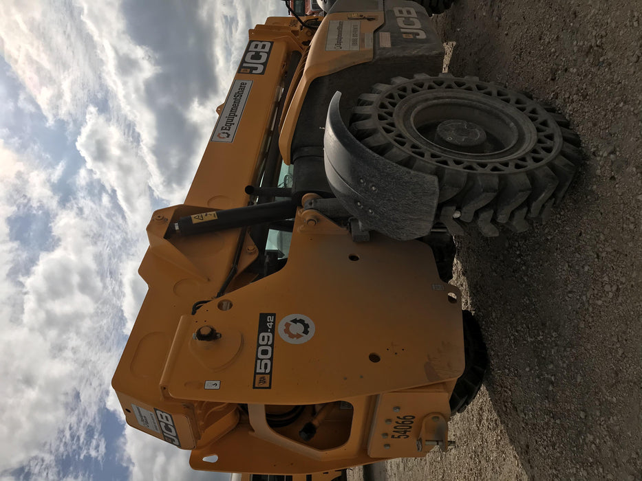 2019 JCB 509-42 Cab/Heat/Air, 74 HP, Solid Tires, STD Worklight, Beacon, Aux Hydraulics, Lifting Eye, Back up Alarm w/66" Carriage/60" Forks