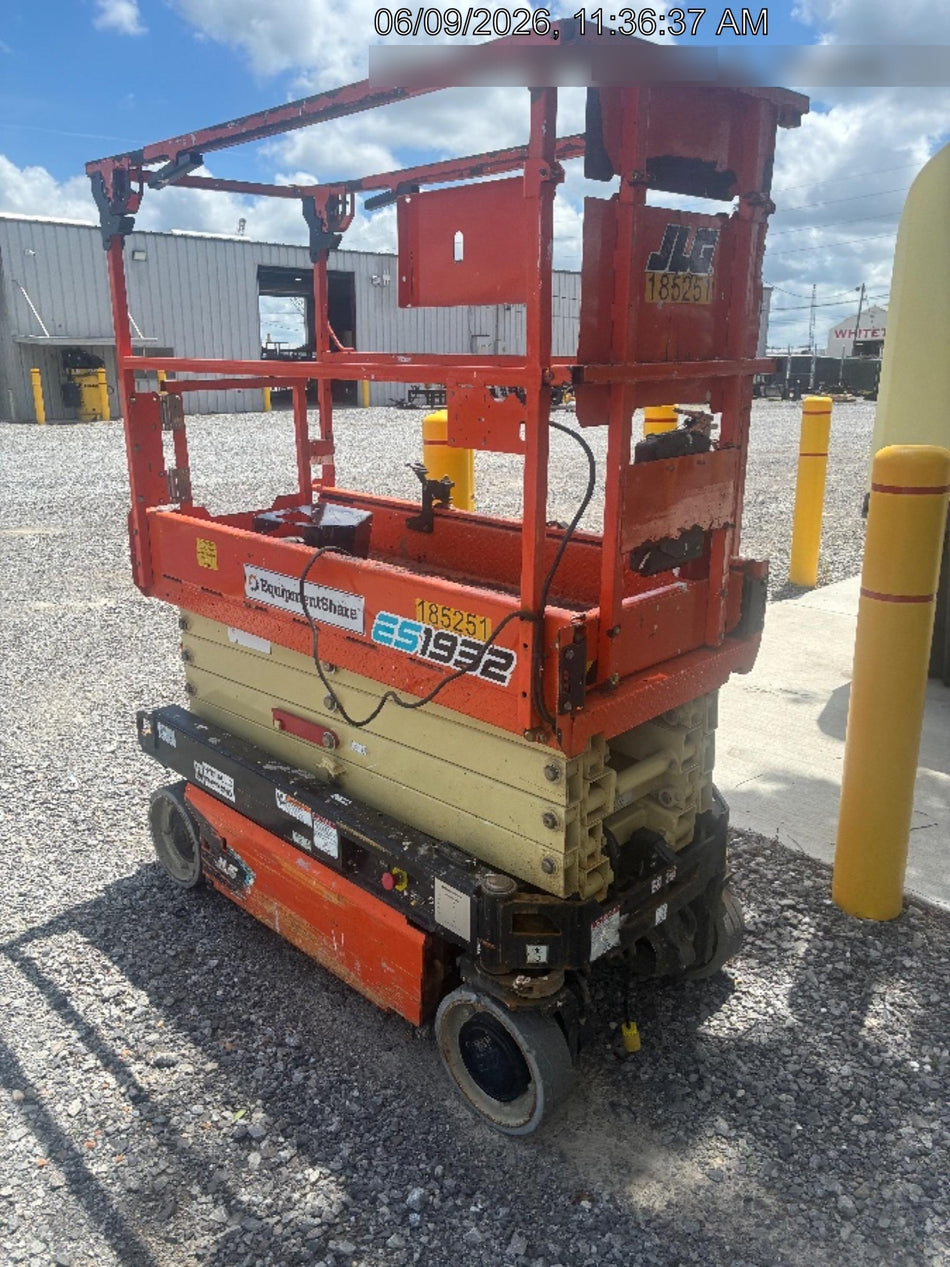 2021 JLG ES1932
