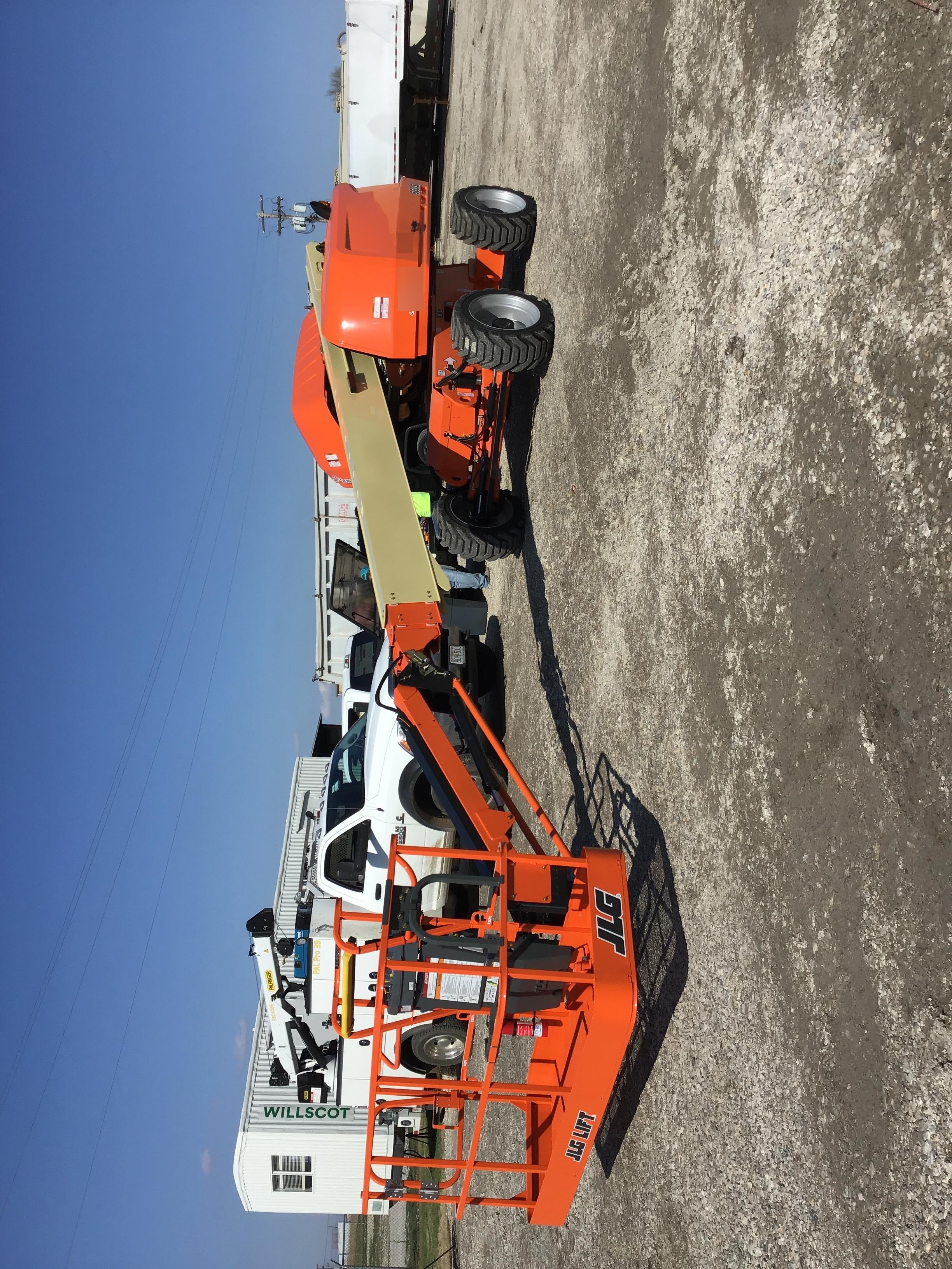 2019 JLG 660SJ
