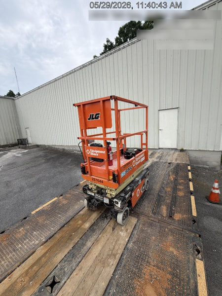 2022 JLG ES1330L