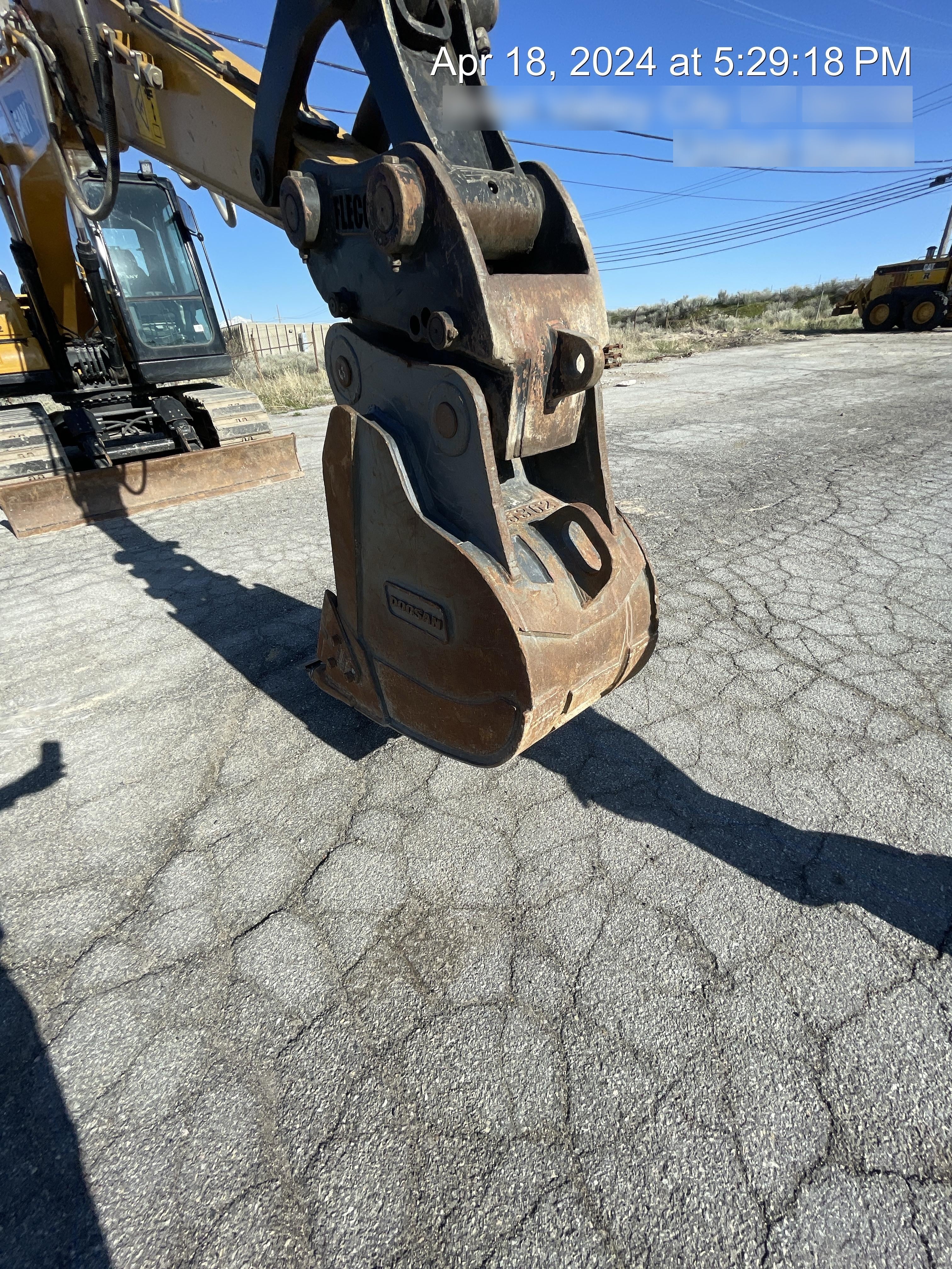 2020 DOOSAN 24" Bucket-Doosan