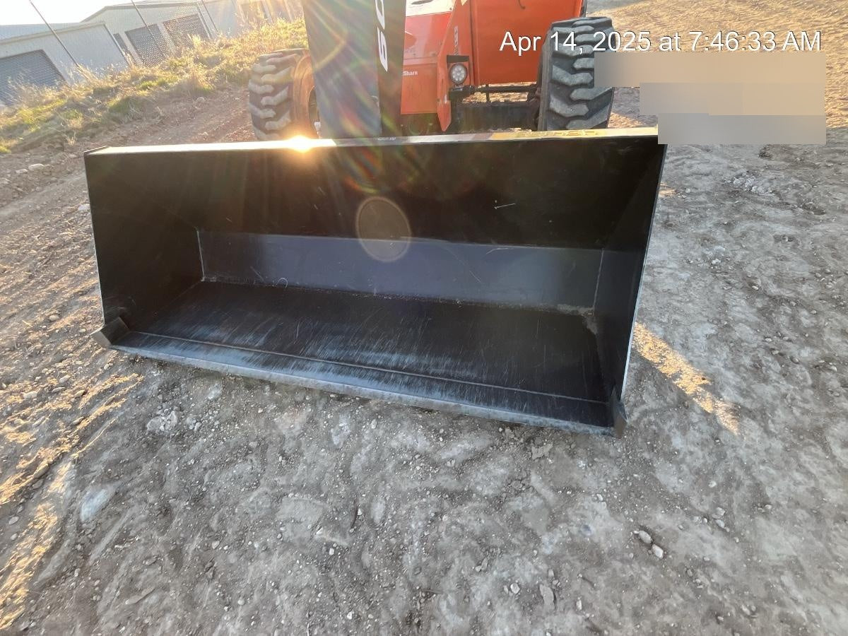 2024 JLG 1001100823