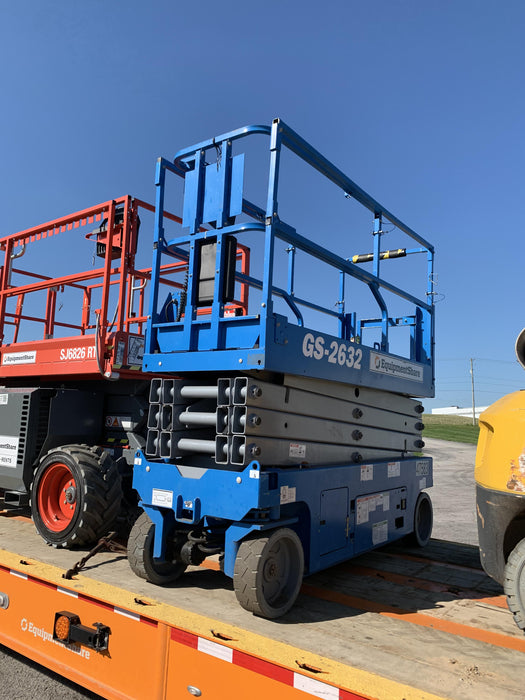 2019 Genie GS-2632 Folding rails with half height swing gate