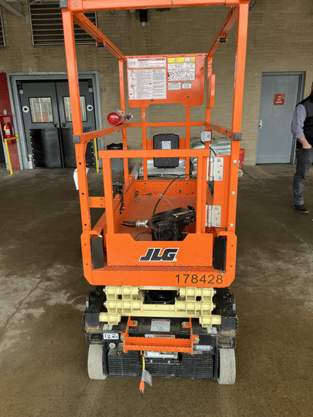 2021 JLG ES1330L