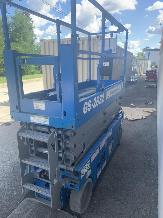 2019 Genie GS-2632 Folding rails with half height swing gate