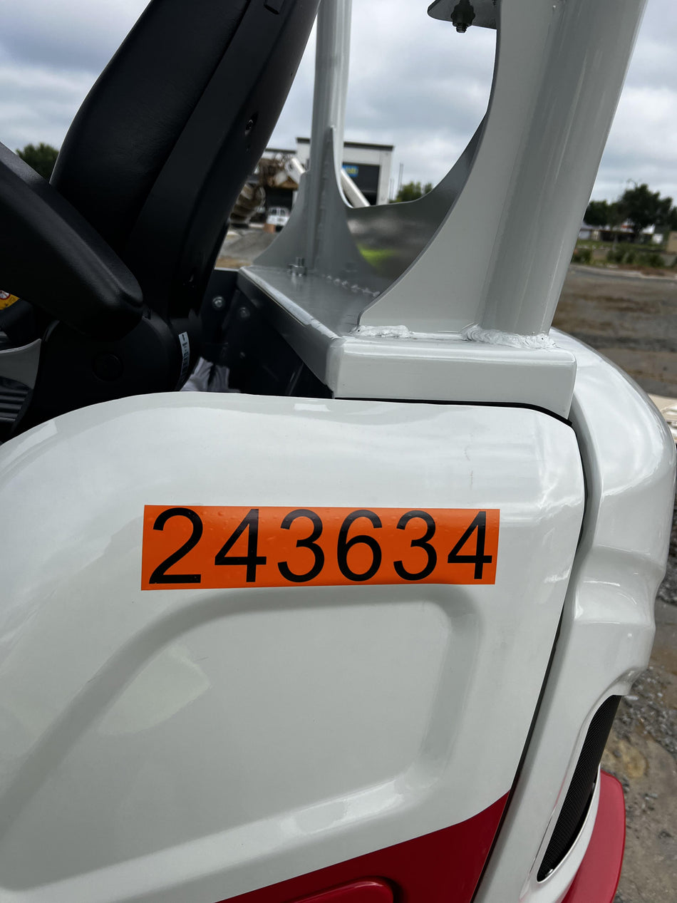 2022 TAKEUCHI TB235-2R