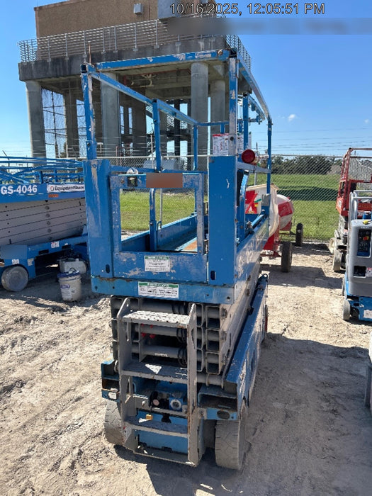 2019 Genie GS-2632 Folding rails with half height swing gate