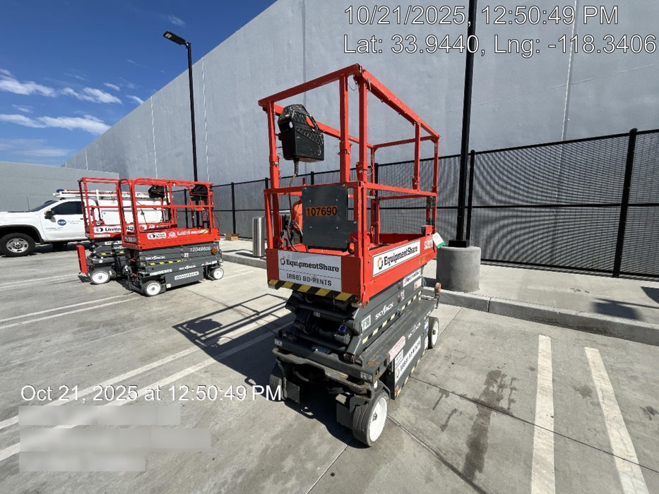 2020 Skyjack SJIII-3219 Solid NM Tires, Half height spring hinged entry gate, Dual Beacons, 800W Inverter