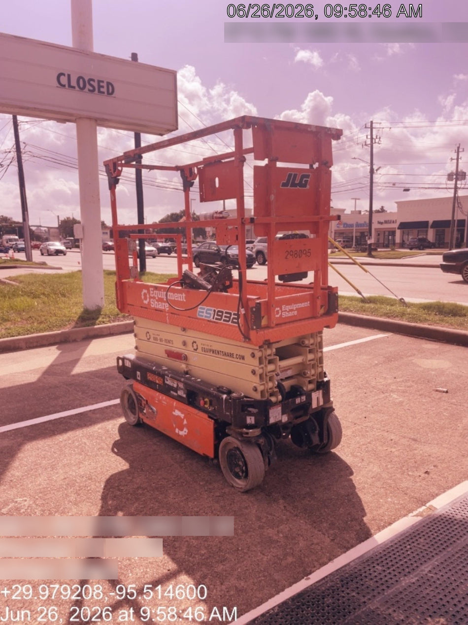 2023 JLG ES1932