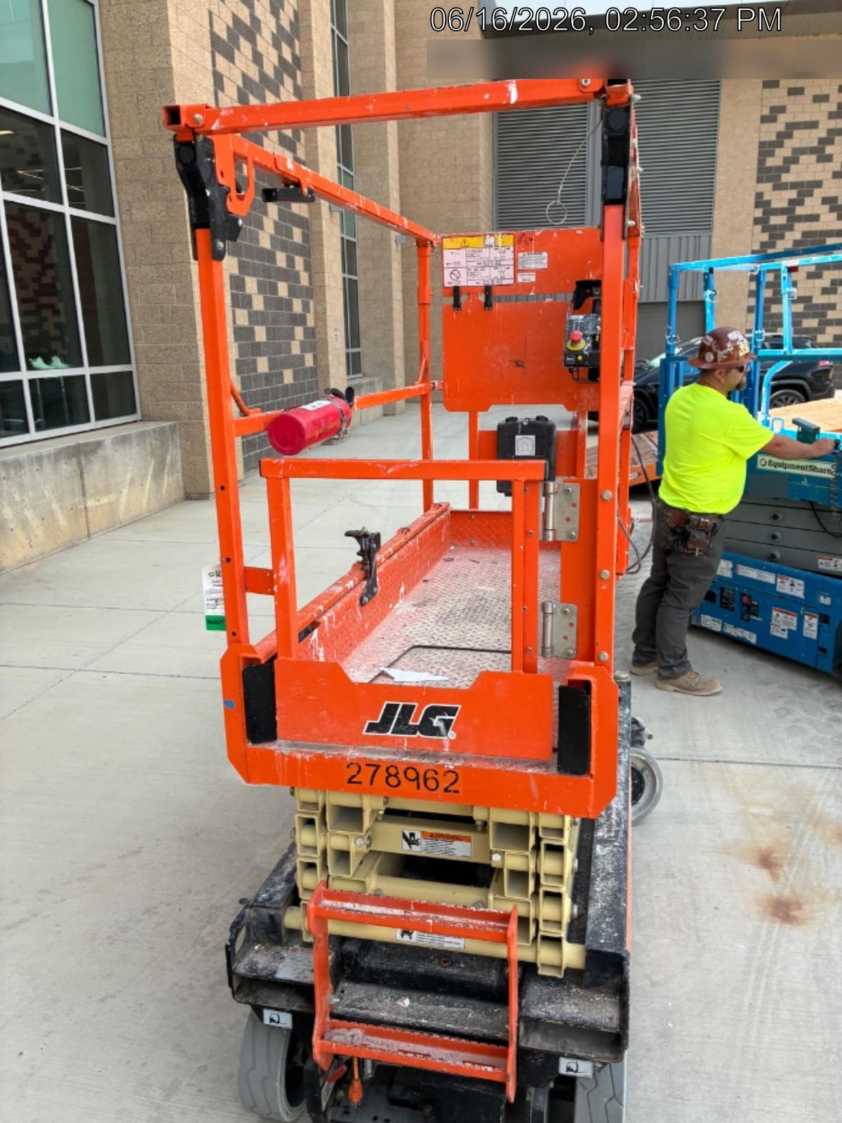 2022 JLG ES1932