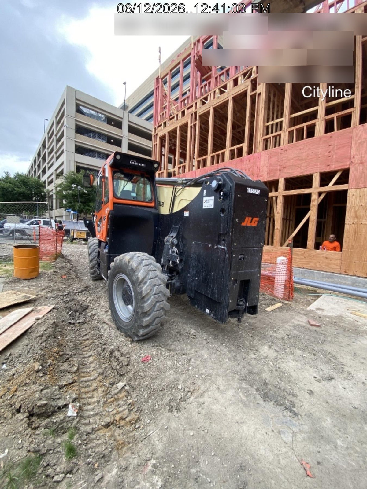 2025 JLG 1075
