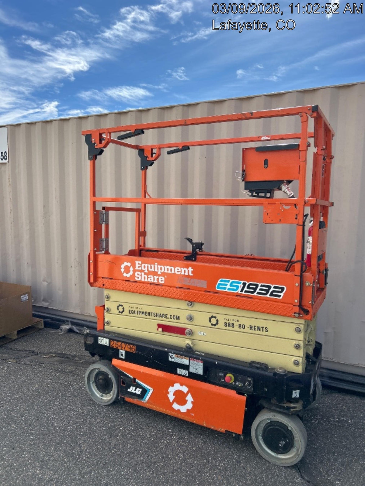 2022 JLG ES1932
