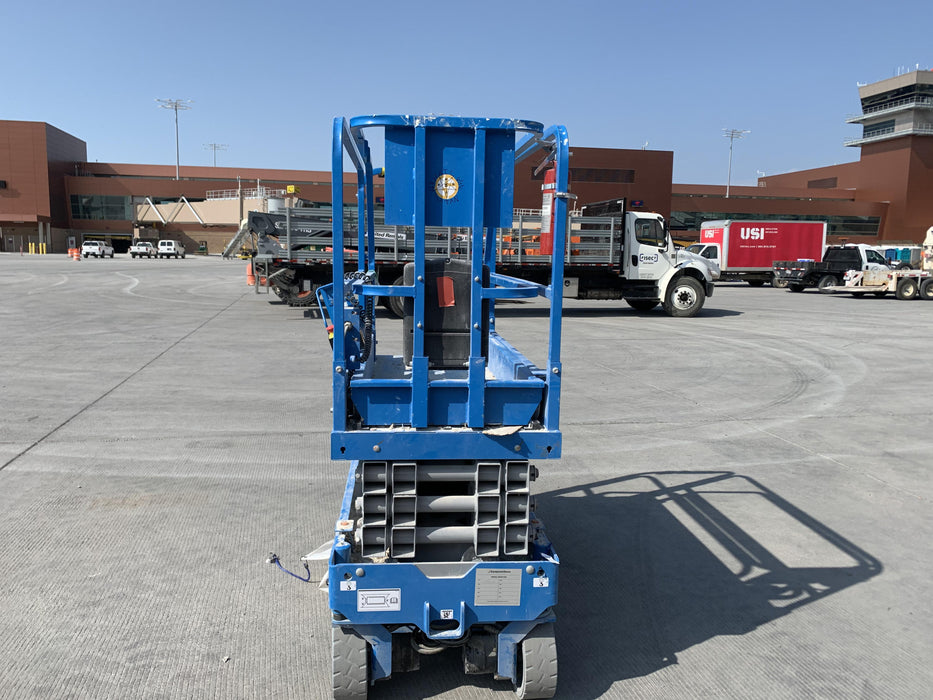 2019 Genie GS-1930 Fixed rails with chain Entry