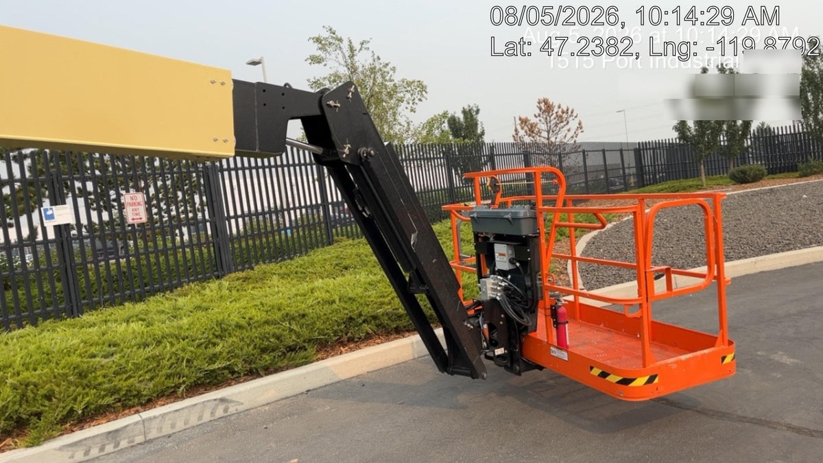 2025 JLG 800AJ