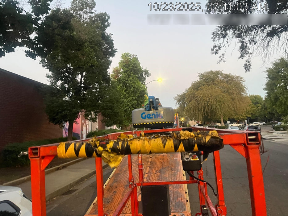 2020 Skyjack SJIII-3219 Solid NM Tires, Half height spring hinged entry gate, Dual Beacons, 800W Inverter