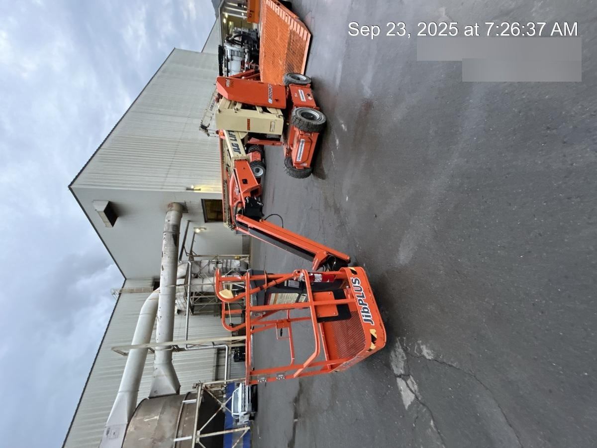 2022 JLG E300AJP