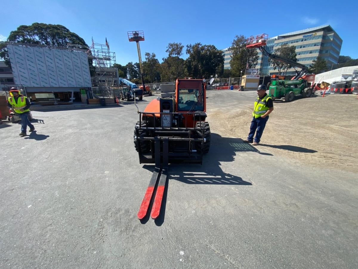 2025 JLG 519