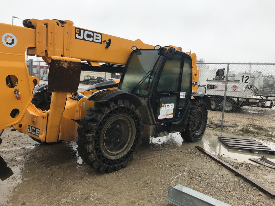 2019 JCB 512-56 Enclosed Cab, 109 HP, Solid Tires, Worklights, Beacon, Aux Hydraulics, Lifting Eye w/60" Carriage/60" Forks