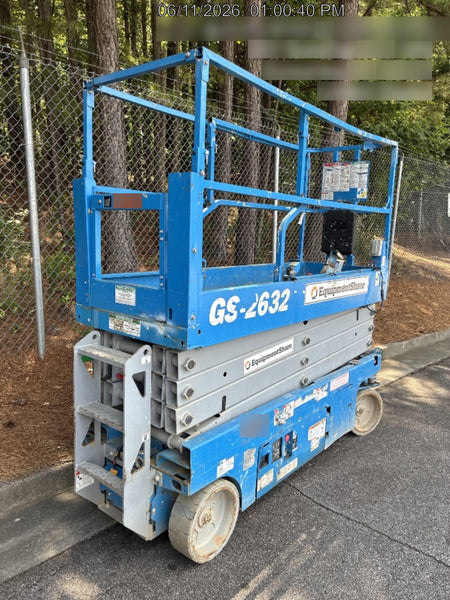 2019 Genie GS-2632 Folding rails with half height swing gate