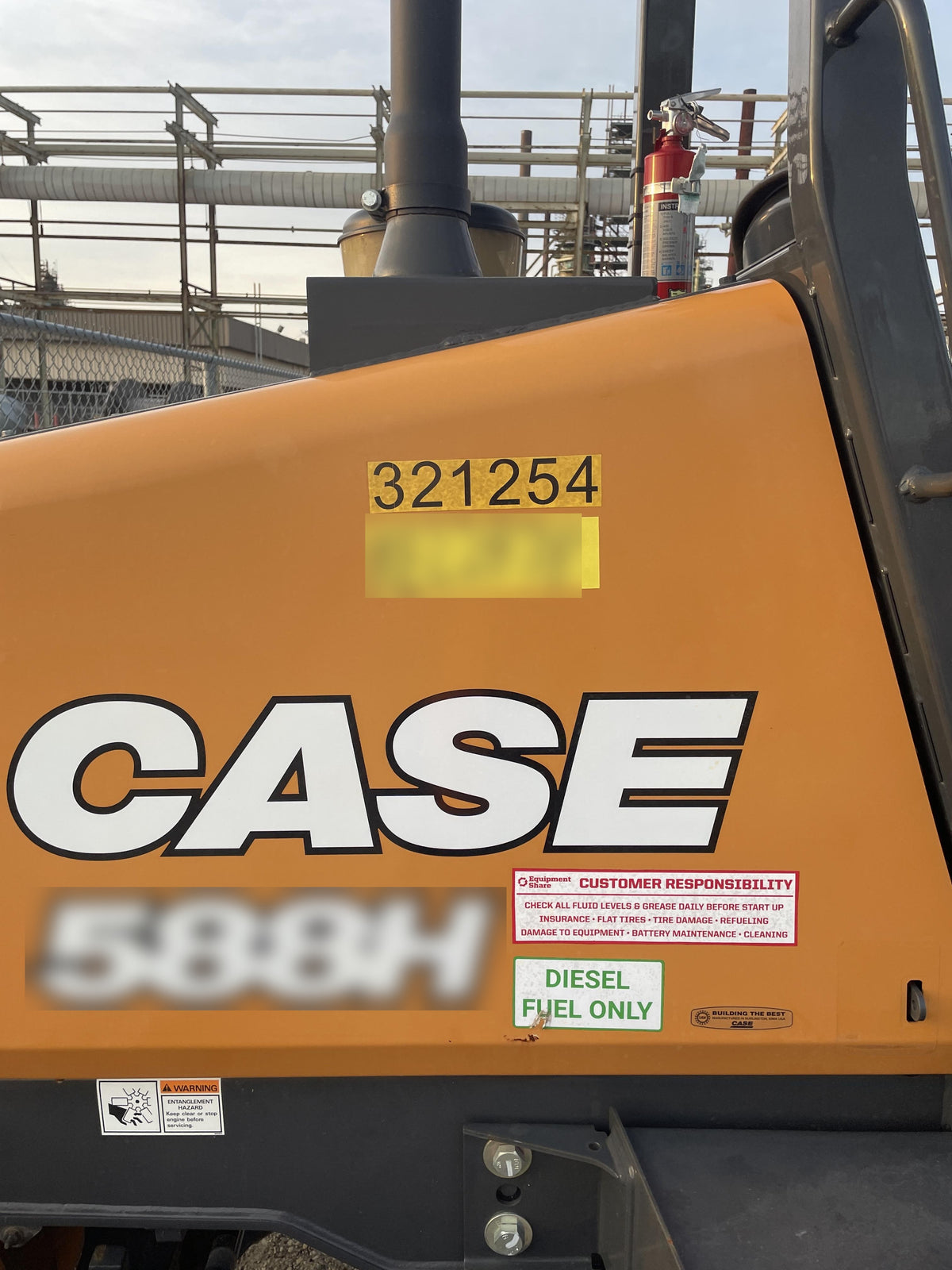 2023 CASE 588H