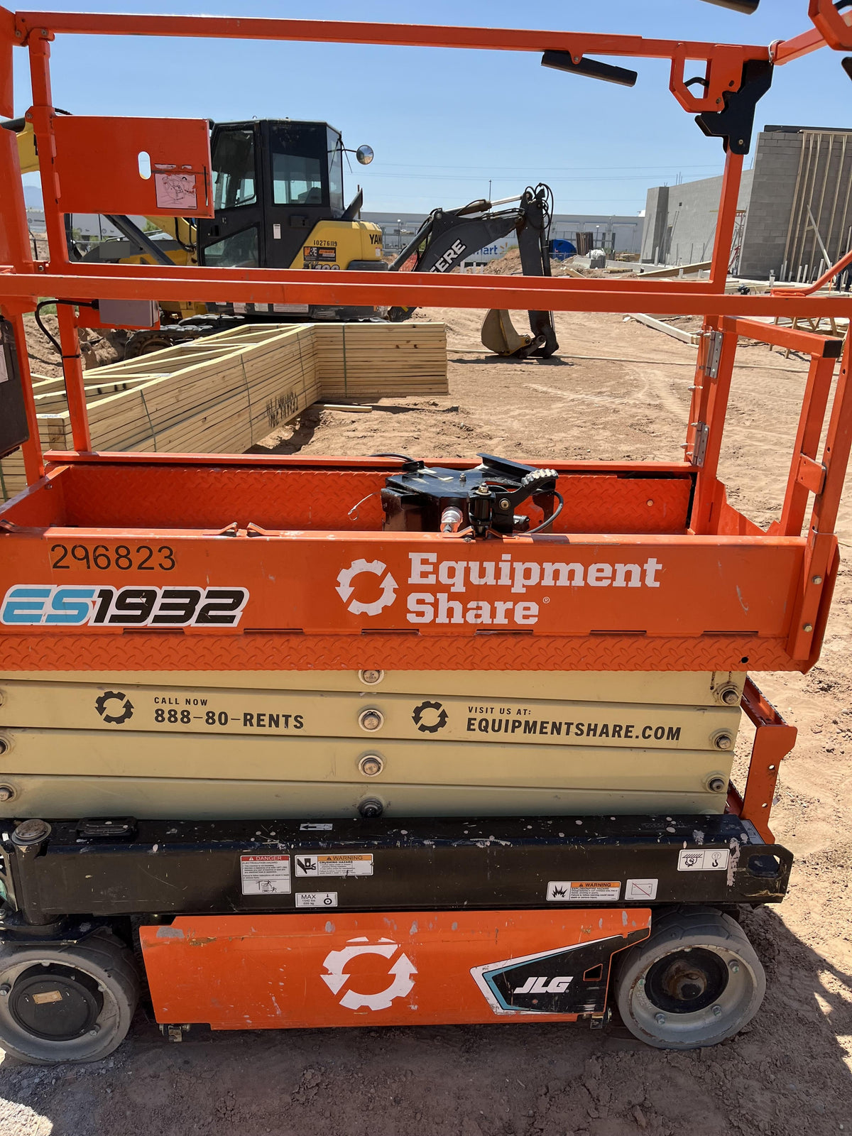 2023 JLG ES1932