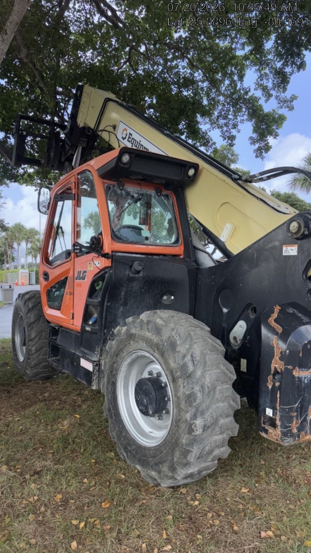 2021 JLG 1732