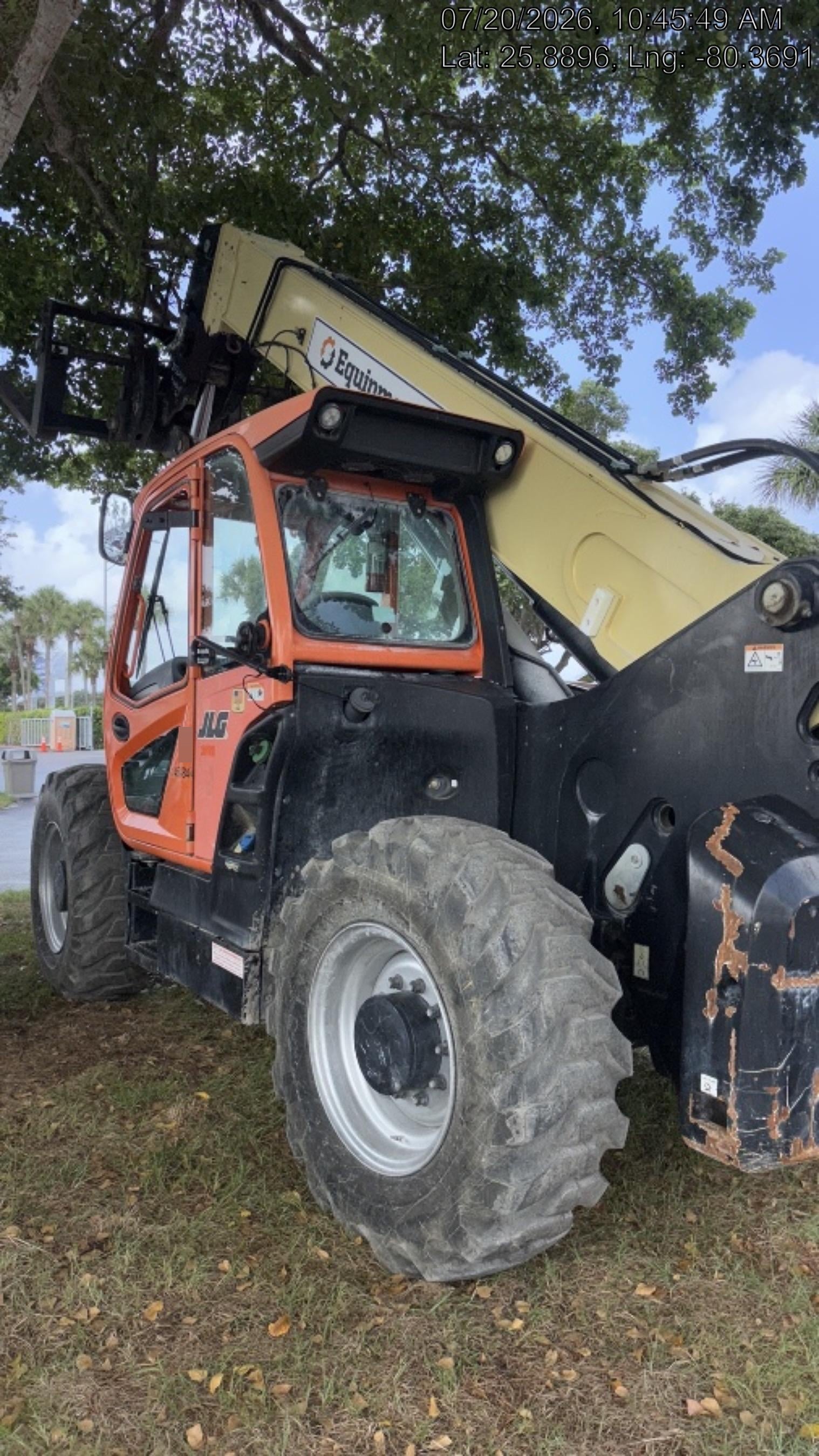 2021 JLG 1732