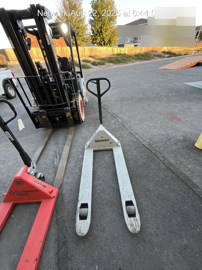 2023 STRONGWAY 4400 lb Pallet Jack