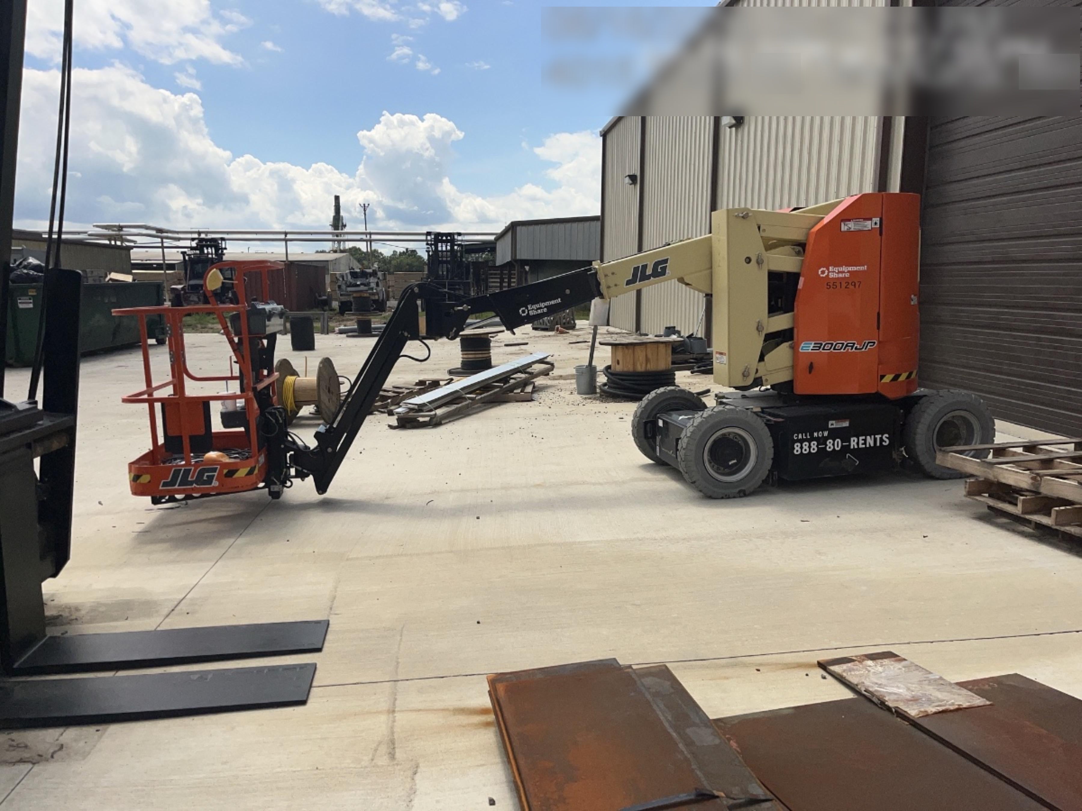 2025 JLG E300AJP